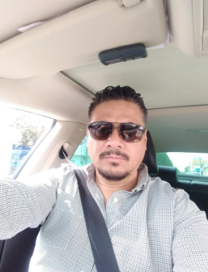 <em>Carlos R.</em>